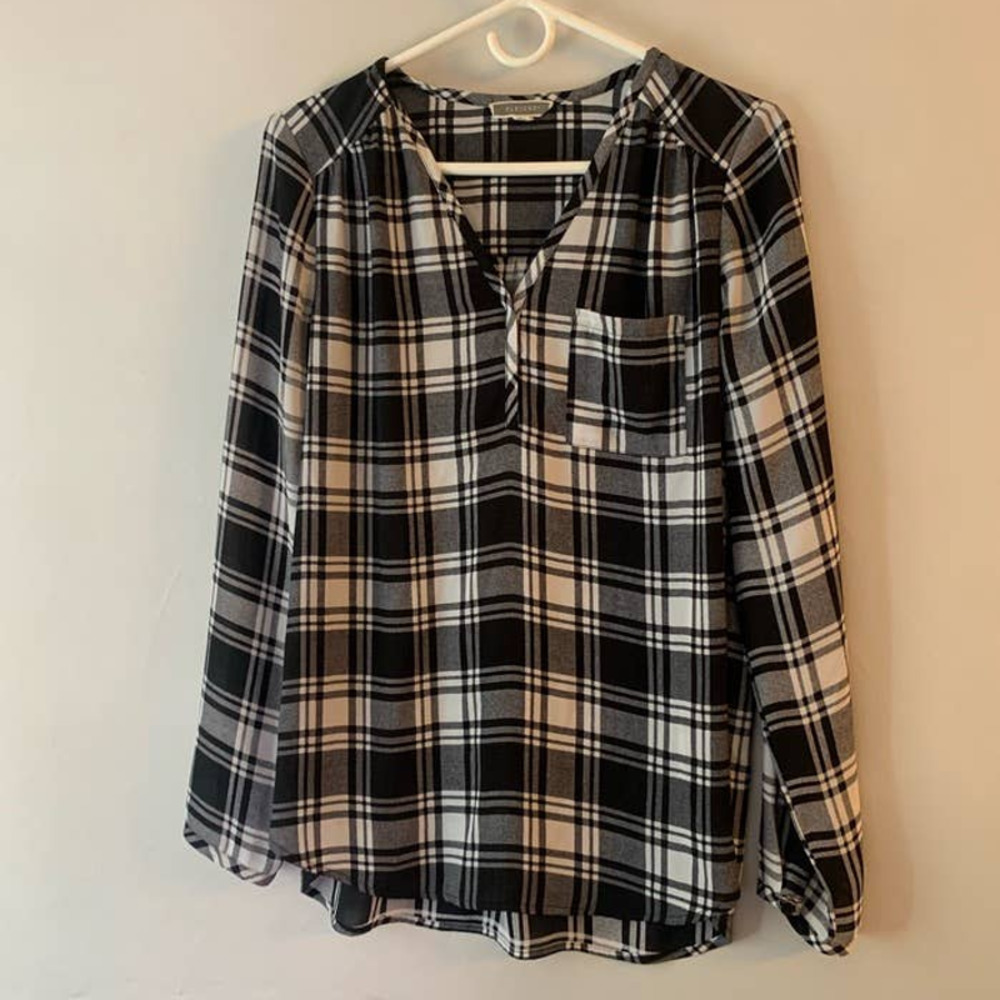 5/ $25  𝅺Pleione Black and White Plaid Blouse S